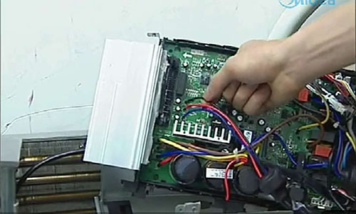 察哈尔右翼后美的空调电话是多少